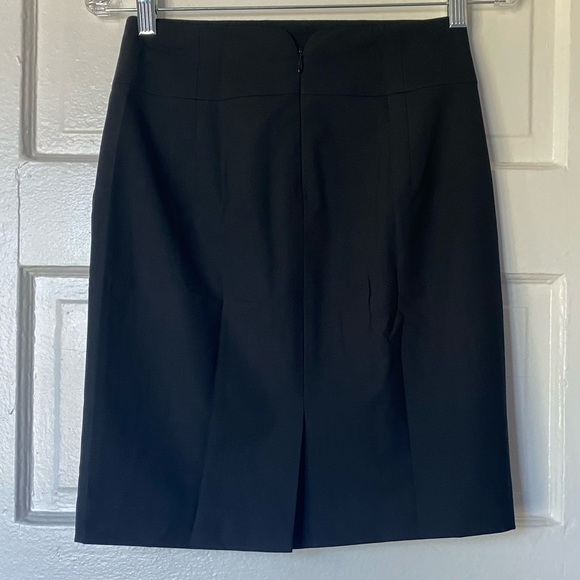 Banana Republic black pencil skirt. Like New! Size 0. Petite. - Picture 3 of 5